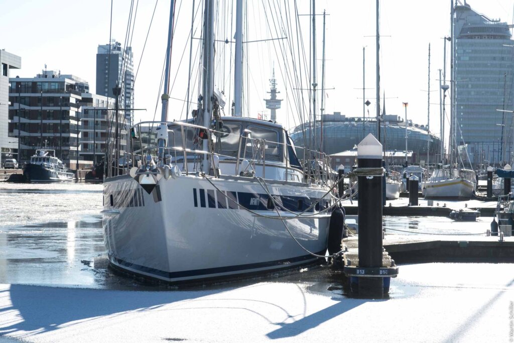 Eis im Hafen